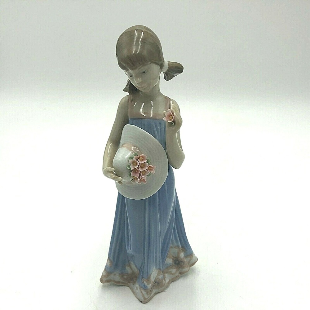 Lladro "Courtney" Girl In Blue - Flowers & Straw Hat #5648 Retired DEFECT